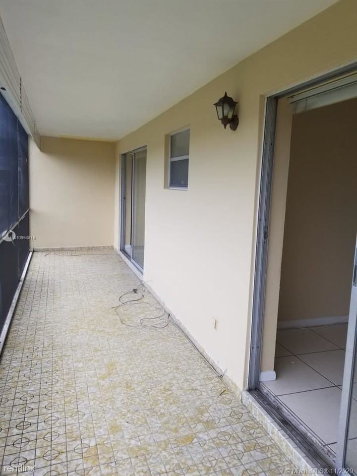 4700 Washington St - Photo 3 of 11