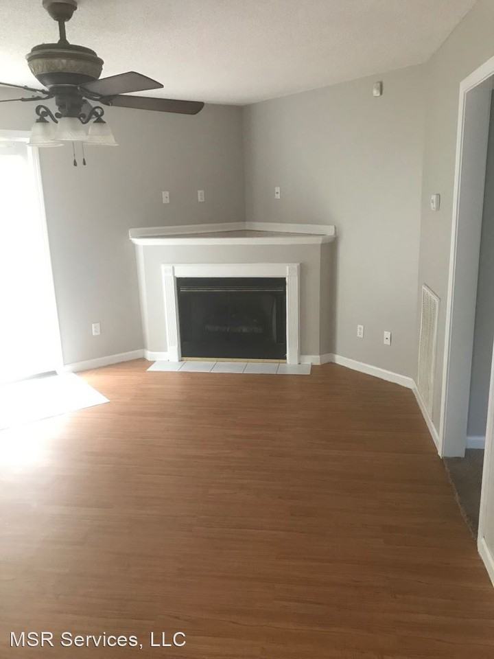 561 Bloomington Dr - Photo 2 of 11