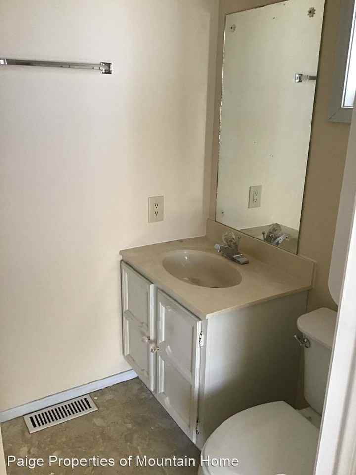 208 Duckworth Dr - Photo 2 of 21