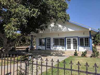 4265 N Dickenson Ave - Photo 3 of 11