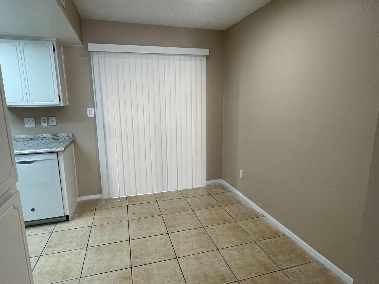 1449 E Knoll Cir - Photo 6 of 9