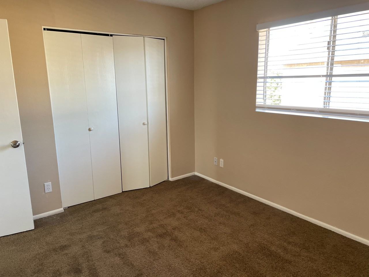 1449 E Knoll Cir - Photo 7 of 9