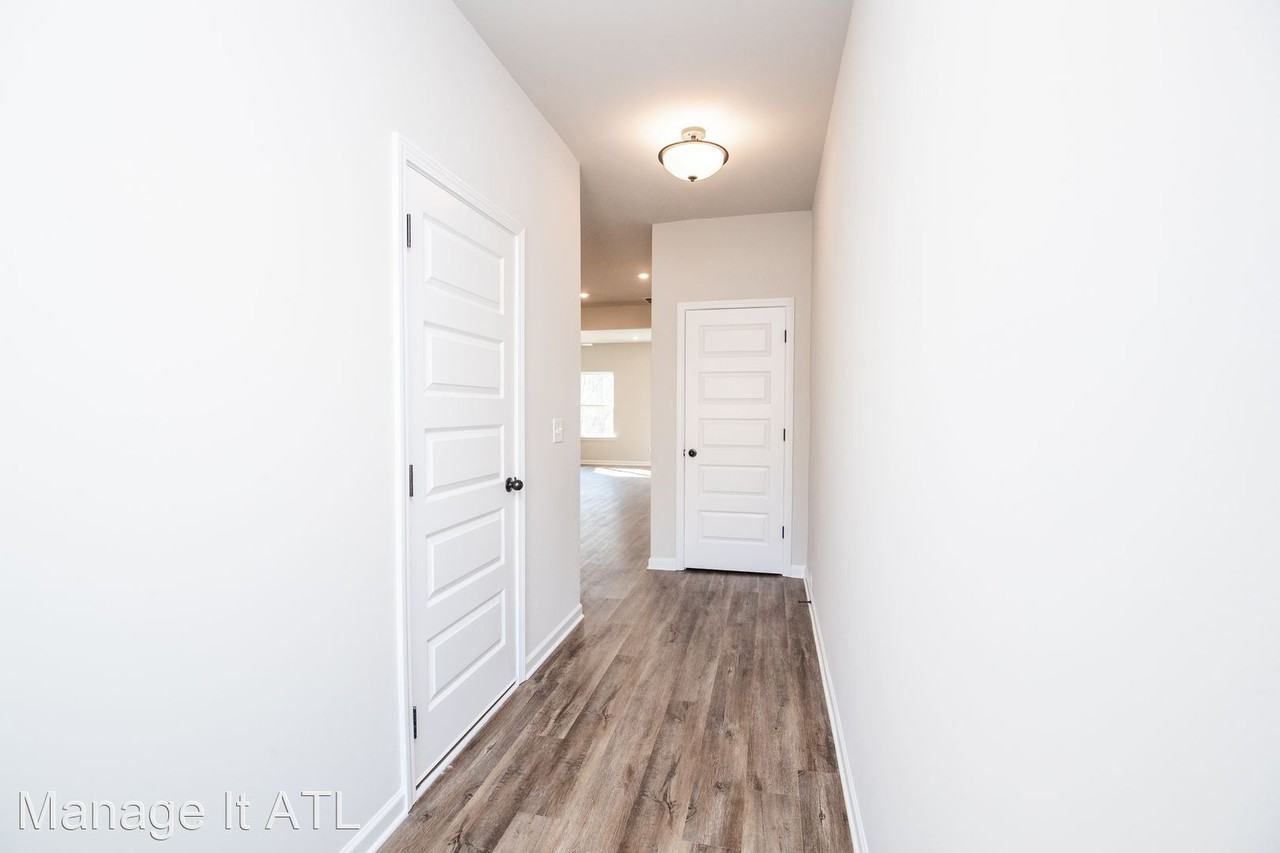 2213 Buford Town Dr - Photo 2 of 39