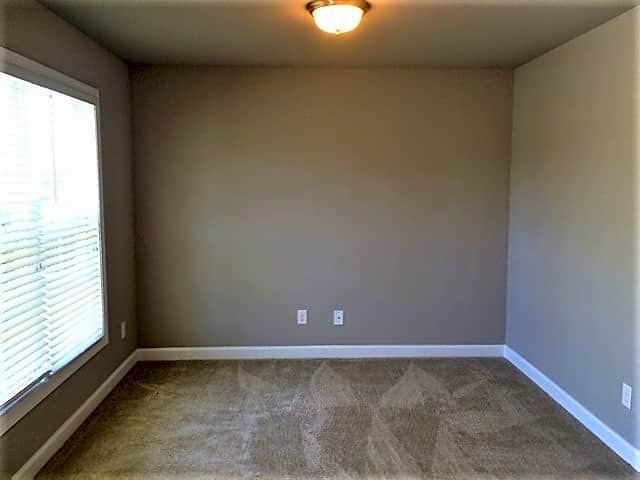 200 N Wentworth Dr - Photo 2 of 10