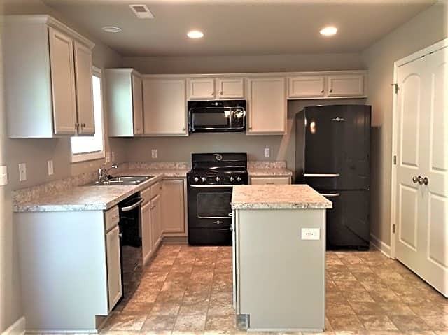 200 N Wentworth Dr - Photo 3 of 10