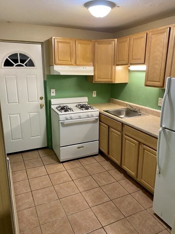 11 Knight St Apt 4 - Photo 2 of 5