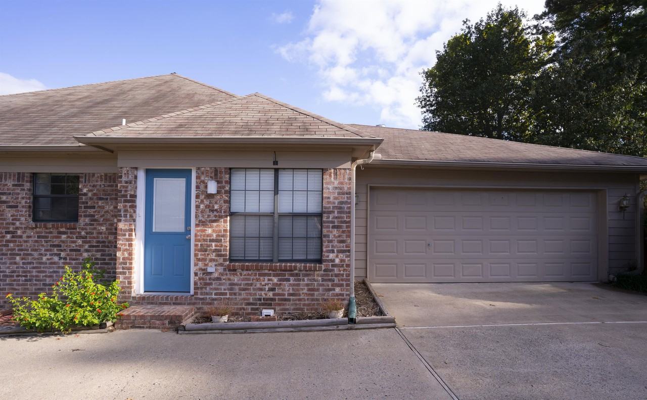 122 Hibiscus Dr #1 - Photo 2 of 34