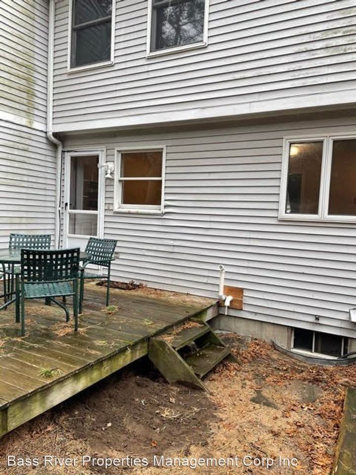 96 Queen Anne Rd - Photo 2 of 10