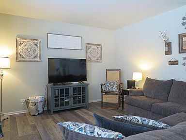 1809 Oleander Dr - Photo 3 of 13