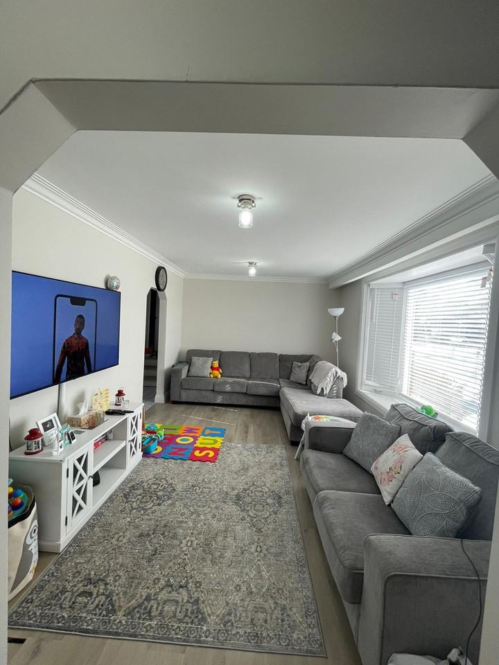 32 Warnsworth St - Photo 2 of 8