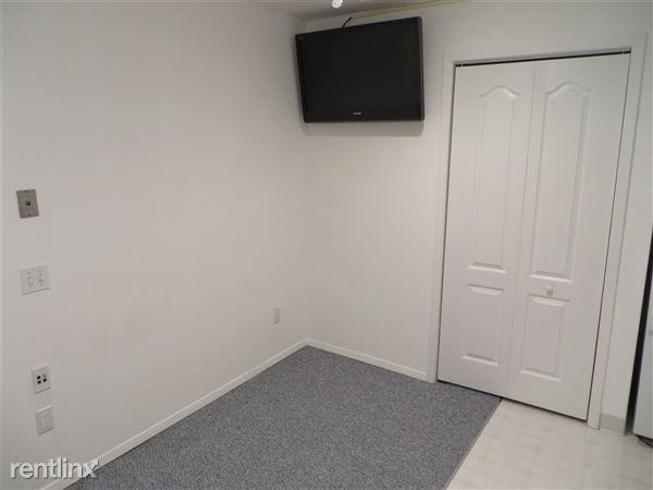 Hawthorne Ave - Photo 2 of 4