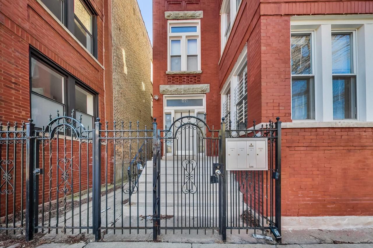 1406 Campbell - Photo 2 of 17