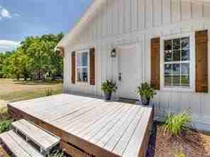 1008 Yarbrough St - Photo 2 of 11