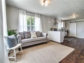 1008 Yarbrough St - Photo 3 of 11