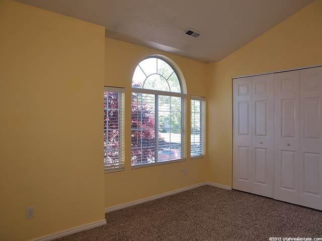 1105 S 900 E St - Photo 2 of 11