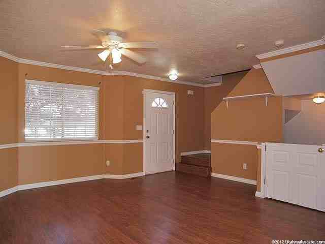 1105 S 900 E St - Photo 3 of 11