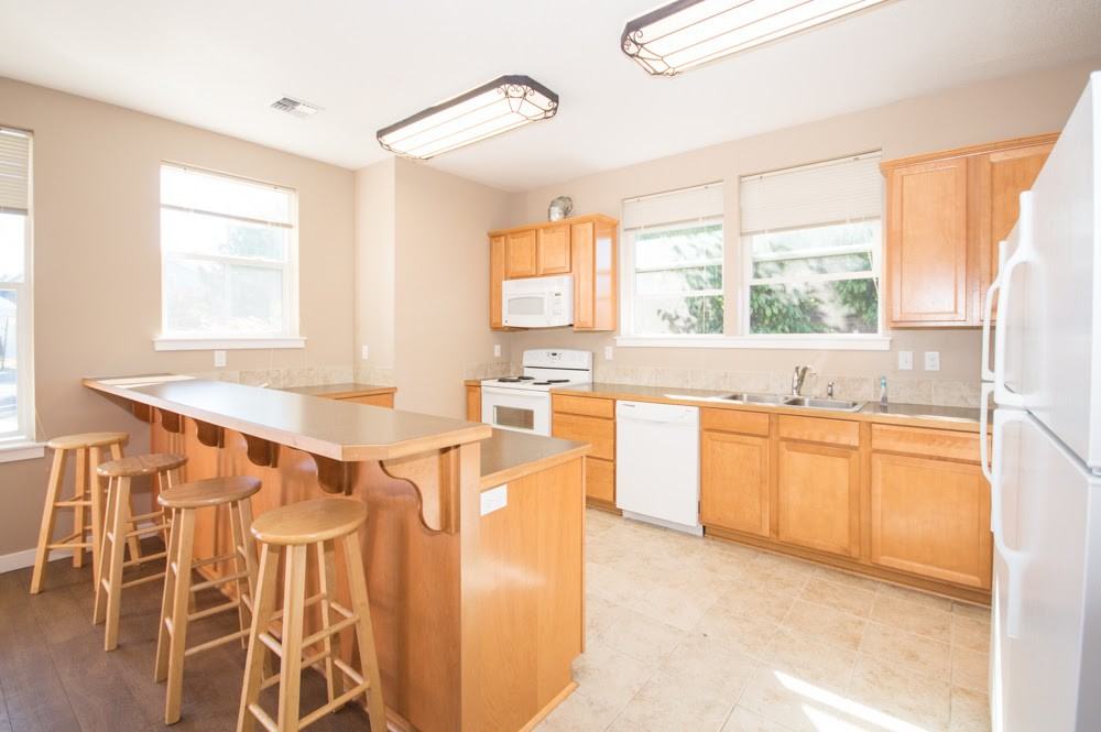 1110 Nw 27th St #1 - Photo 3 of 17