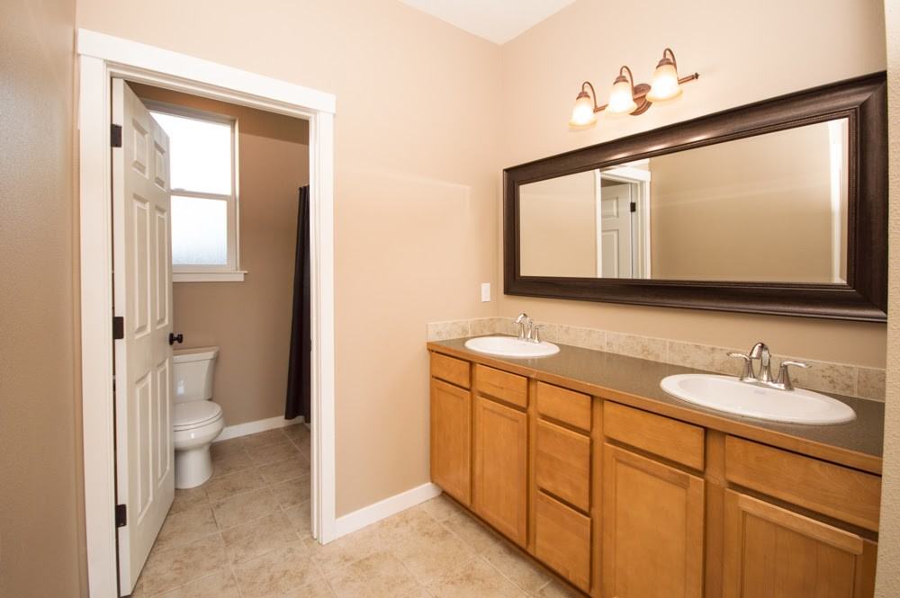 1110 Nw 27th St #1 - Photo 5 of 14