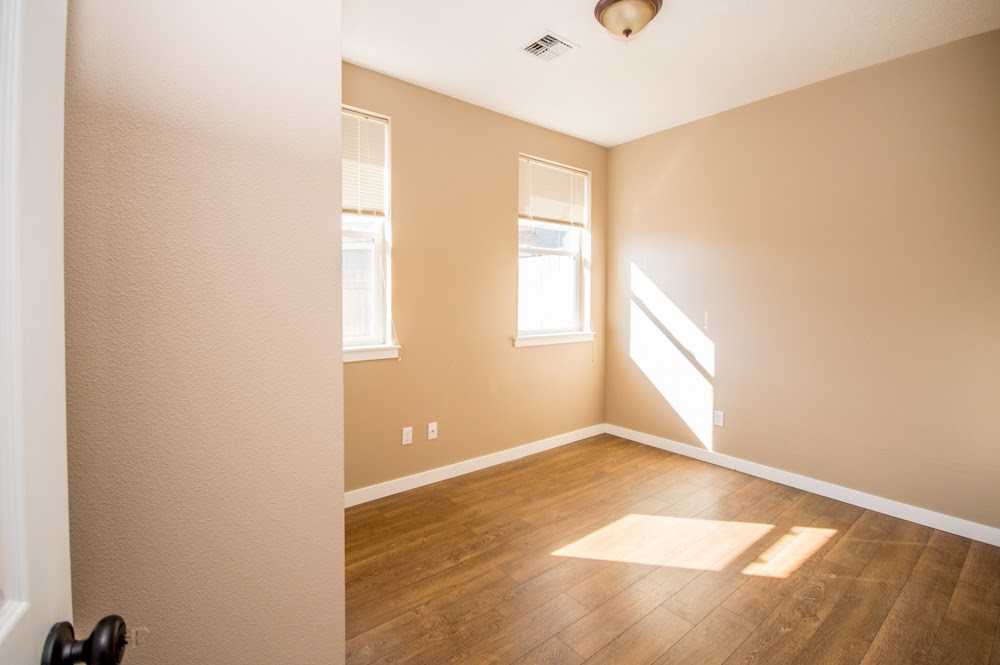 1110 Nw 27th St #1 - Photo 7 of 14