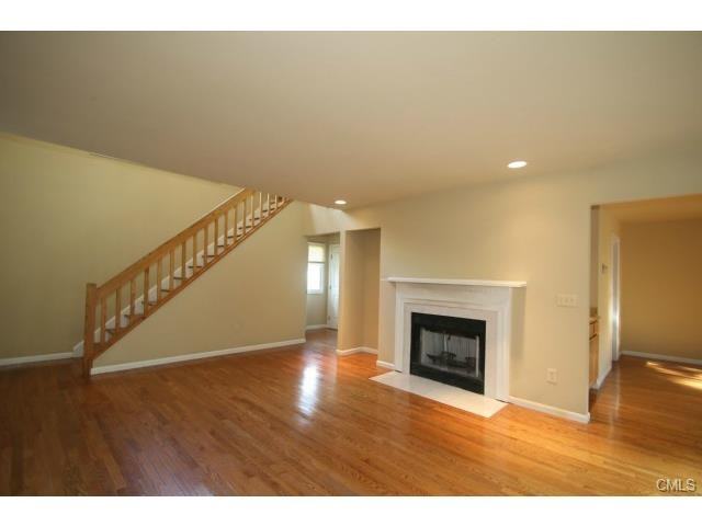 8 Eastview Dr #8 - Photo 2 of 25