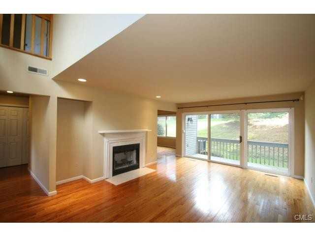 8 Eastview Dr #8 - Photo 3 of 25