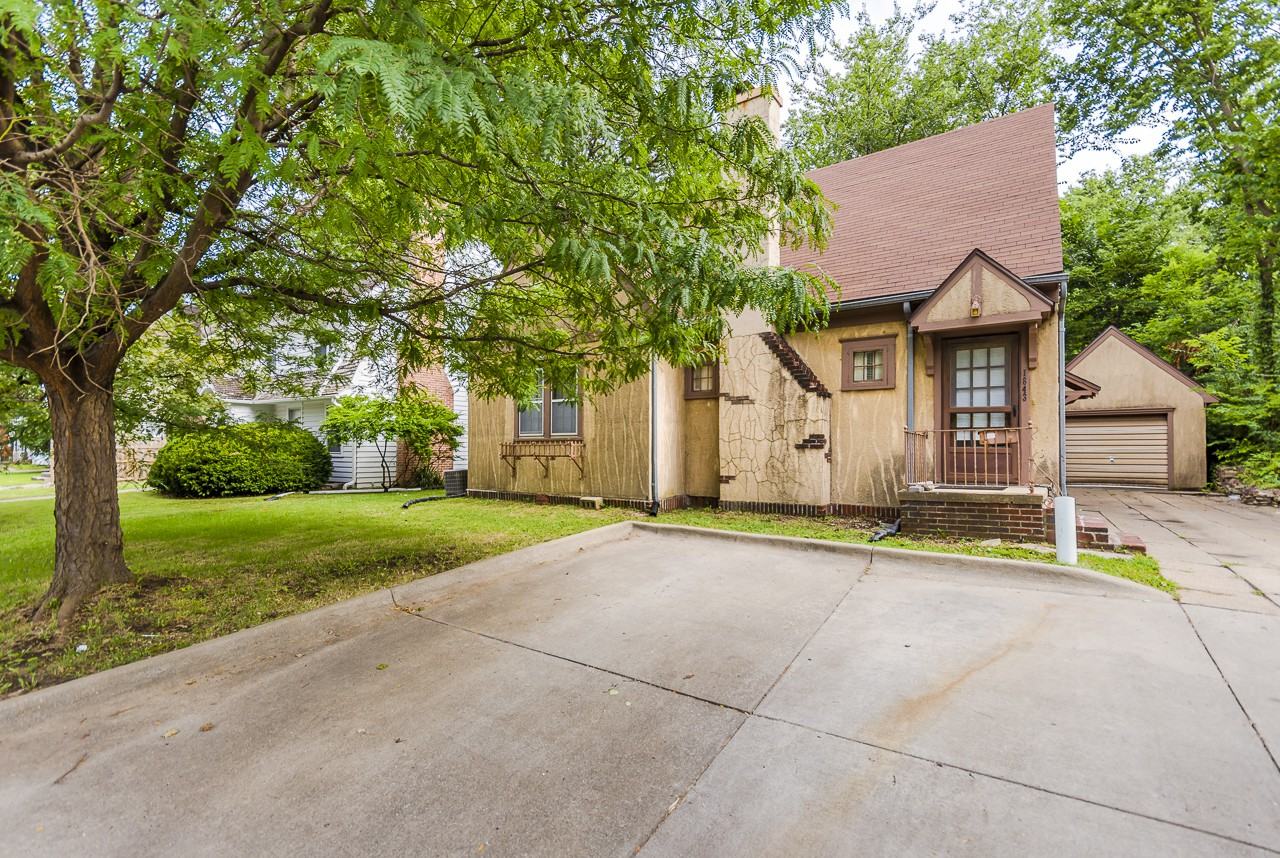 1843 Anderson Ave - Photo 2 of 15