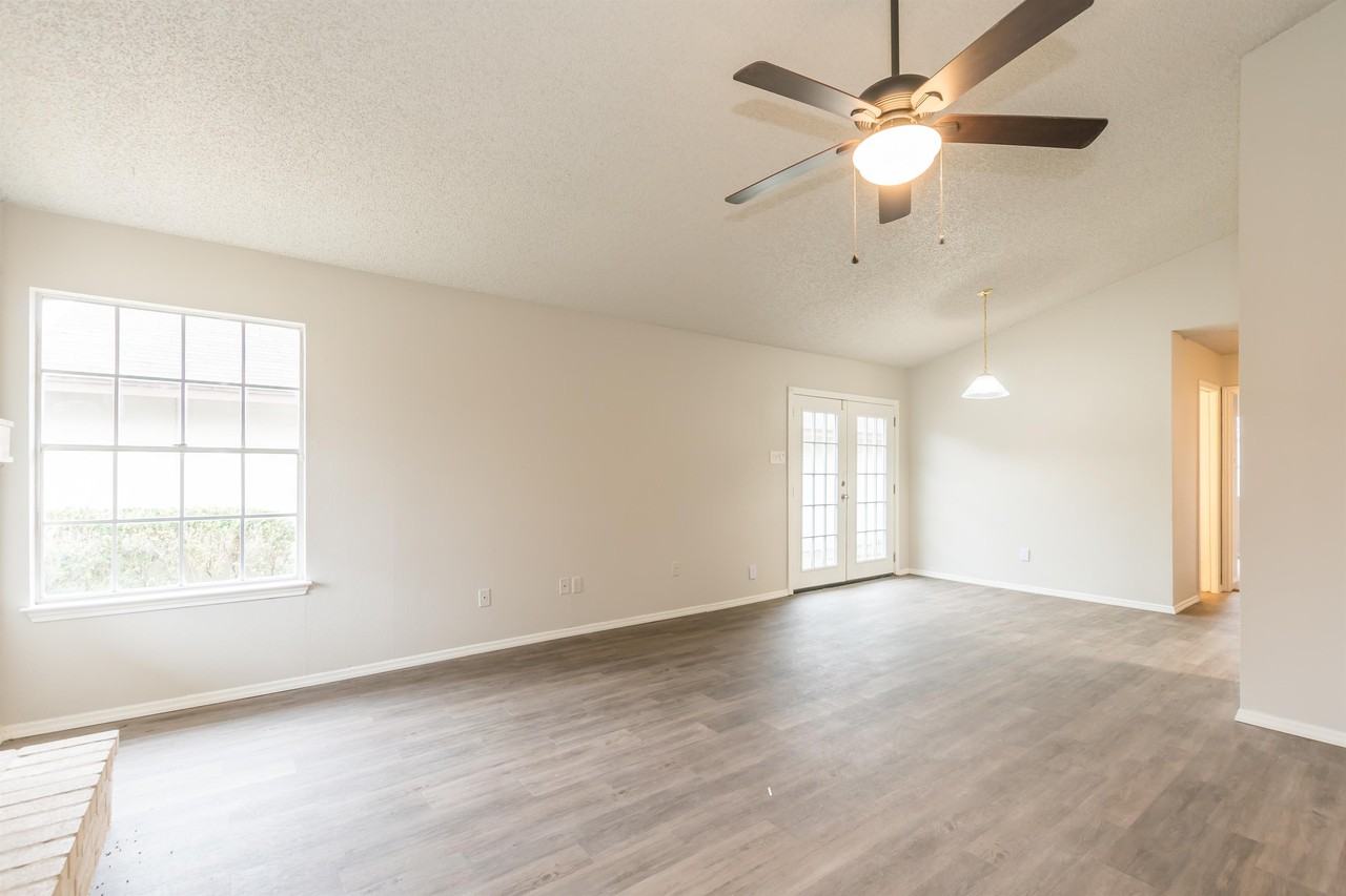 3518 Stoney Bluff St #1 - Photo 4 of 21