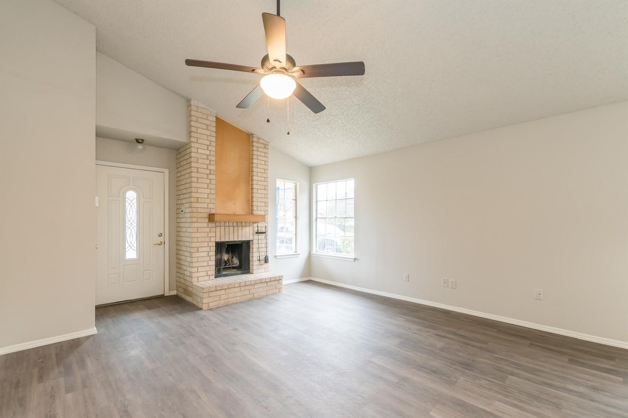 3518 Stoney Bluff St #1 - Photo 5 of 21