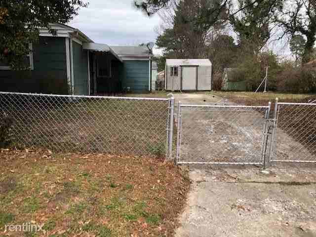 7020 Clayton Dr - Photo 3 of 10