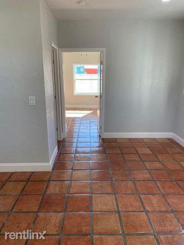 619 Selkirk St #B - Photo 2 of 9