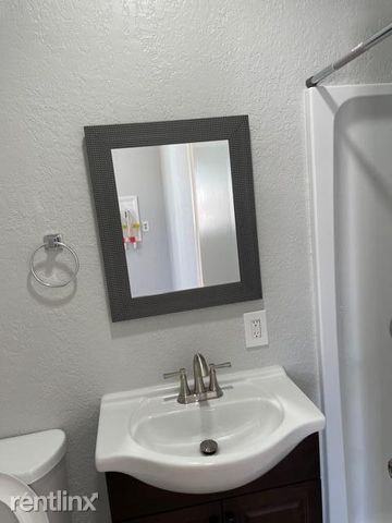 619 Selkirk St #B - Photo 3 of 9