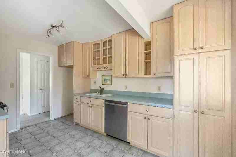 150 Susan Dr - Photo 3 of 5