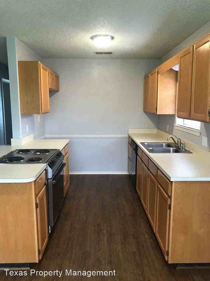 203 Willana Ct - Photo 2 of 9