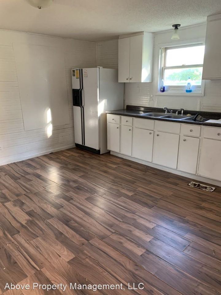 560 Hickory Dr - Photo 2 of 11