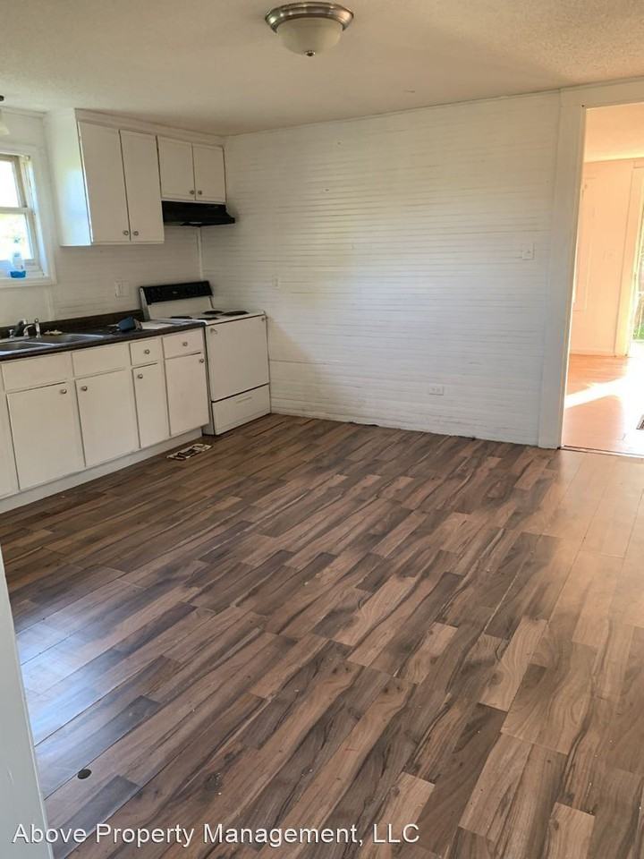 560 Hickory Dr - Photo 3 of 11