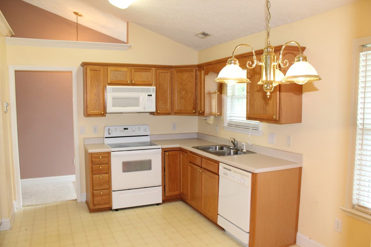 423 Jacqueline Dr - Photo 2 of 20