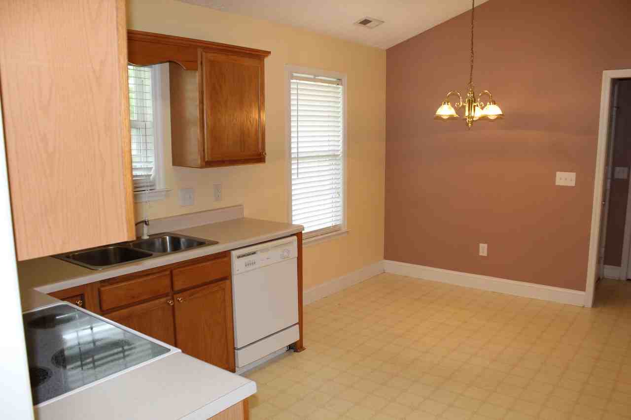 423 Jacqueline Dr - Photo 3 of 20