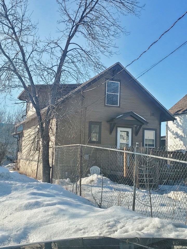 2522 5th Ave W - Photo 2 of 11