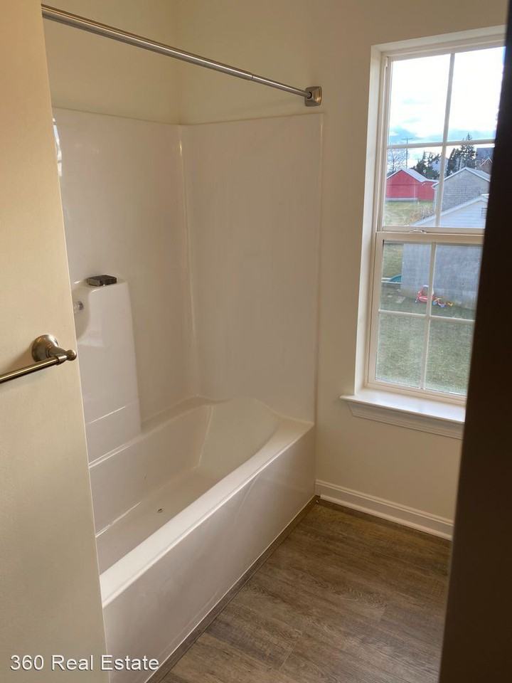 1966 Stoverstown Rd - Photo 3 of 16