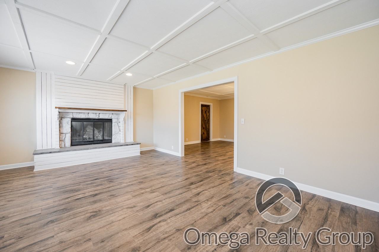 61 Carolyn Dr - Photo 3 of 29