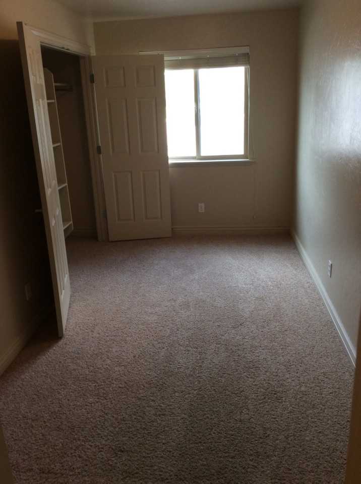 580 S Center St - Photo 3 of 11