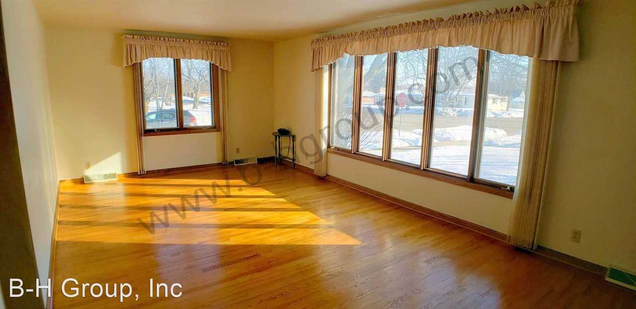 6302 Pershing Blvd - Photo 2 of 31