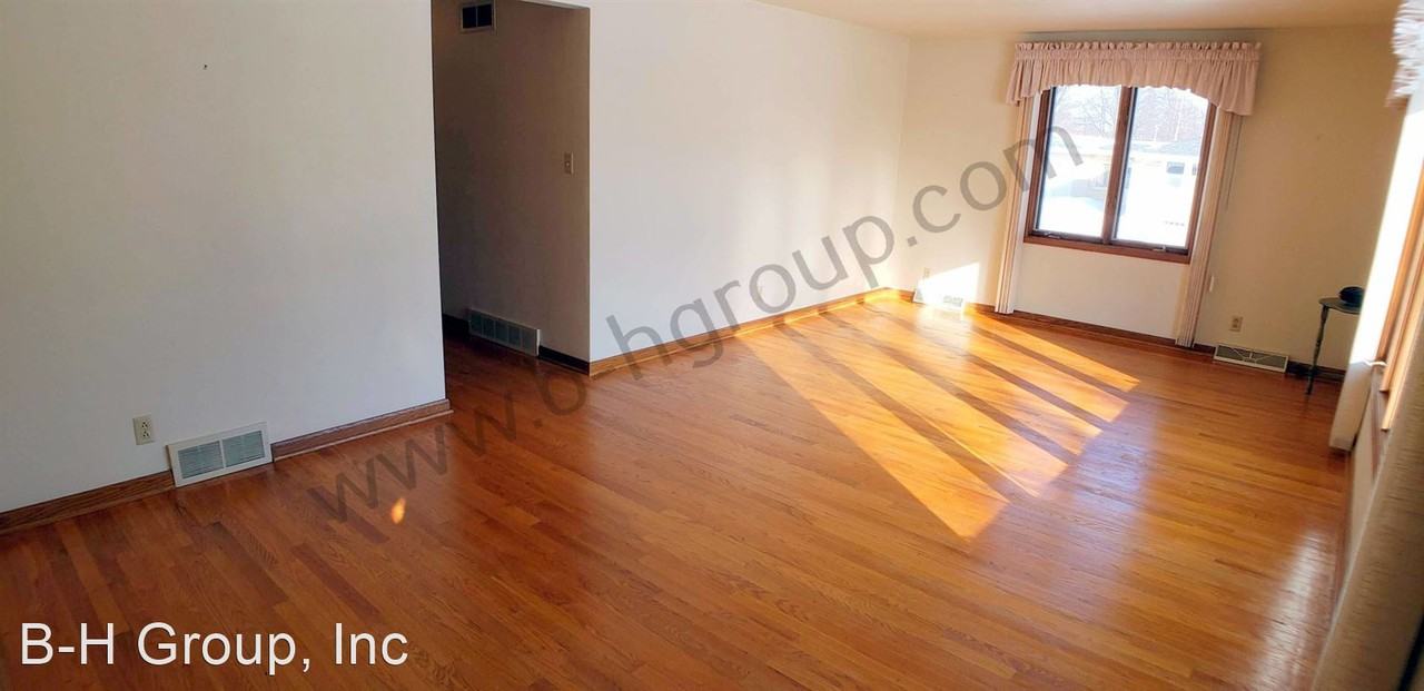 6302 Pershing Blvd - Photo 3 of 31