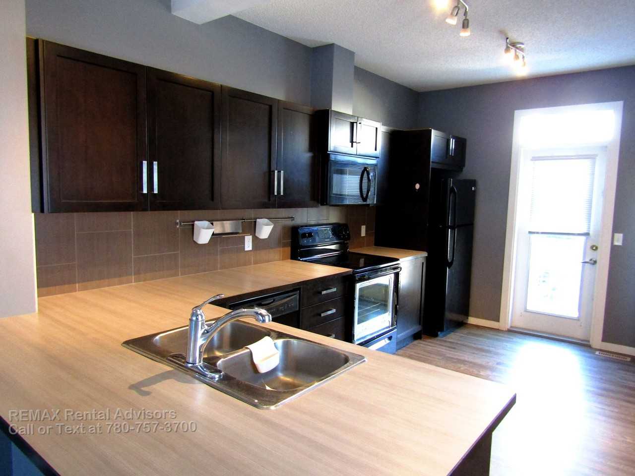 208 New Brighton Row Se - Photo 3 of 13