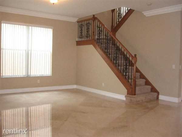 8812 Sandy Crest Ln - Photo 2 of 6