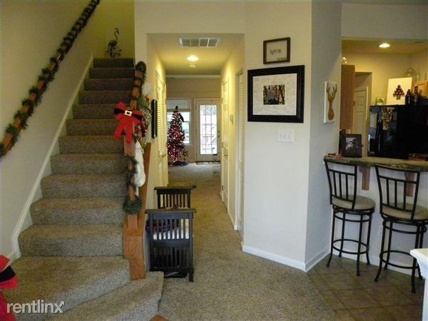 928 Kitty Hamilton Cir - Photo 2 of 12