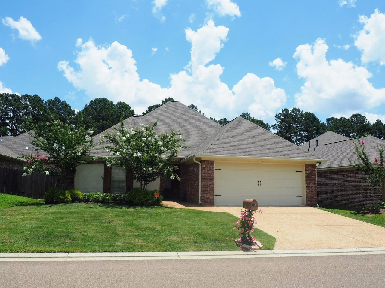 107 Meadowcreek Dr - Photo 2 of 20