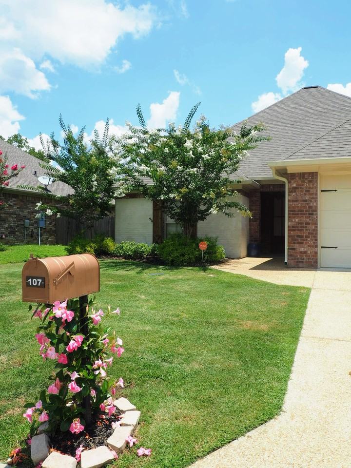107 Meadowcreek Dr - Photo 3 of 20