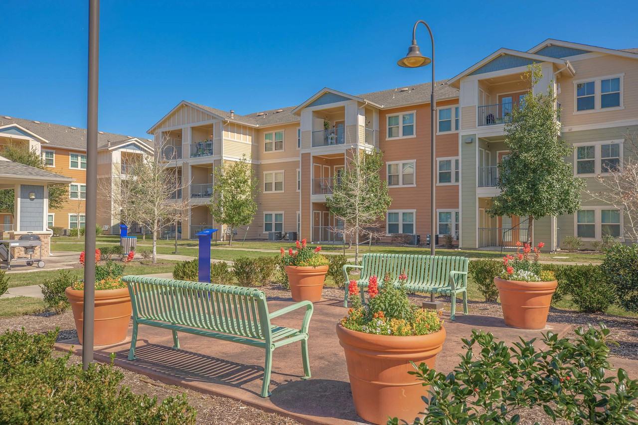 Mariposa Apartment Homes at Bay Colony Apartments 1101 Fm 517 Rd W