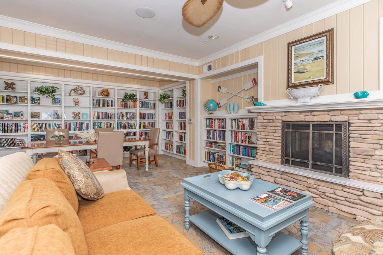 Mariposa Apartment Homes at Bay Colony - Photo 2 of 32